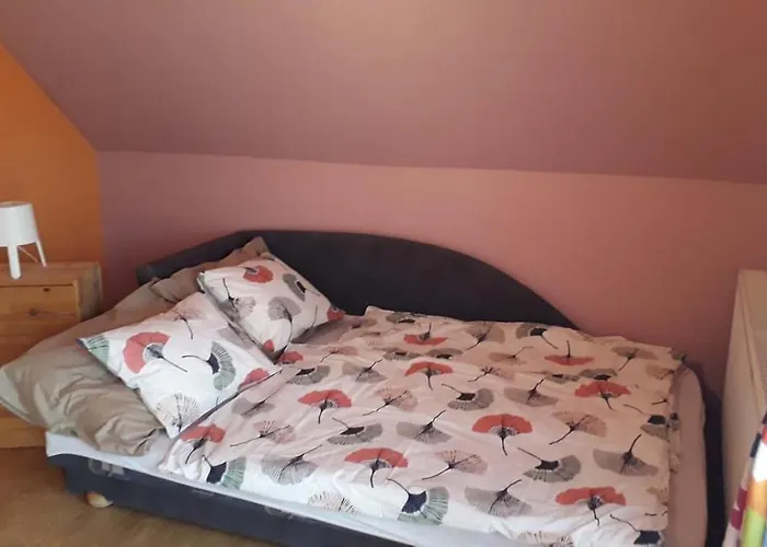 Mellet Levo, Csendes, Kenyelmes Haz